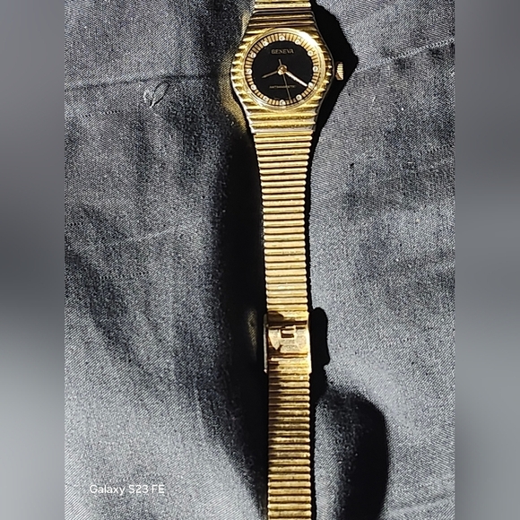 Vintage 50s or 60s Geneva Antimagnetic Ladies Watch - Picture 8 of 11